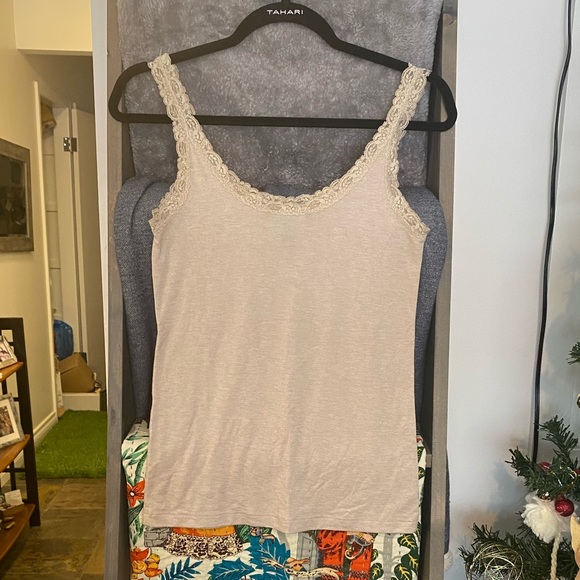 Forever 21 - Cream Lace Scoop Neck Tank Top - Picture 2 of 5